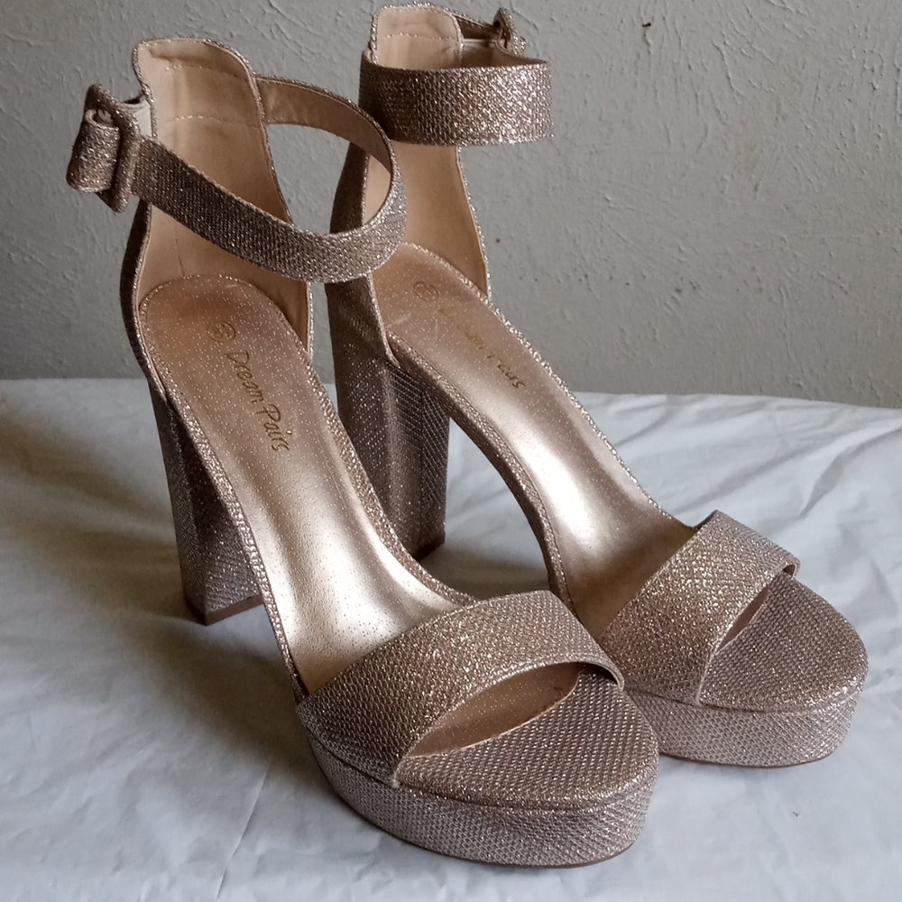 Dream Pairs sandals - Picture 1 of 8